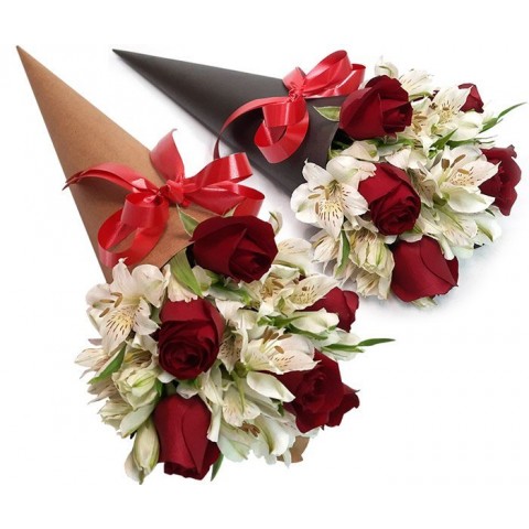 Buquê no Cone com 6 Rosas e Astromélias