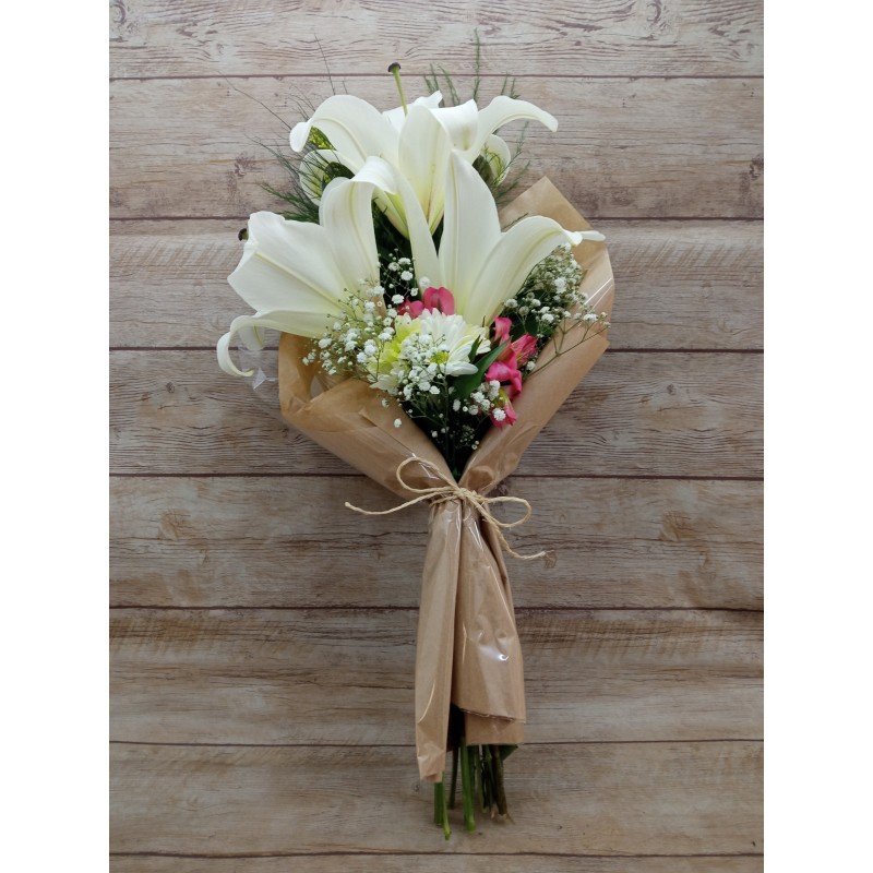 Buquê de Lírios Rosa no papel Kraft