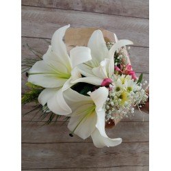 Buquê de Lírios Rosa no papel Kraft