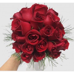 Buquê de Noiva Rústico com Rosas Vermelhas 